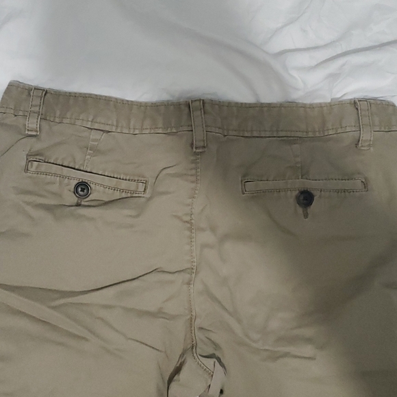 Khaki shorts - Picture 3 of 3